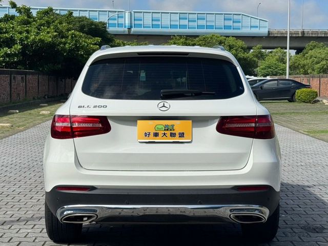 2019 BENZ GLC200 2.0 白  第5張相片