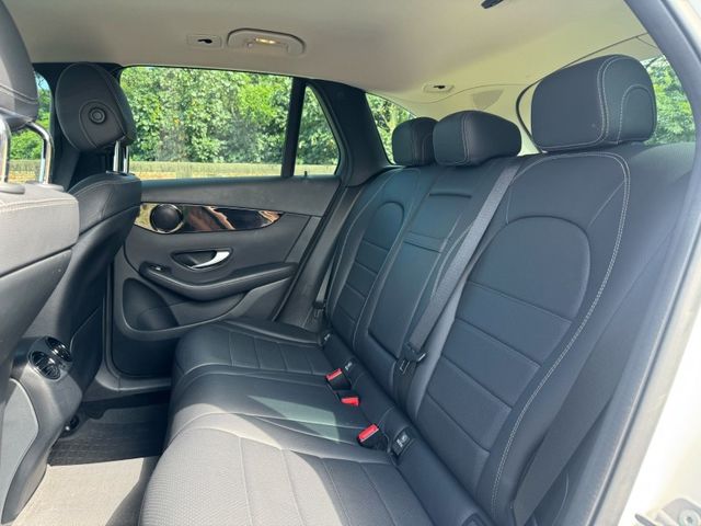 2019 BENZ GLC200 2.0 白  第11張相片