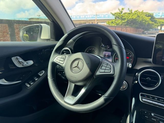 2019 BENZ GLC200 2.0 白  第12張相片