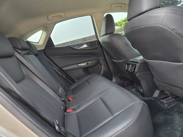 Lexus NX  第7張相片
