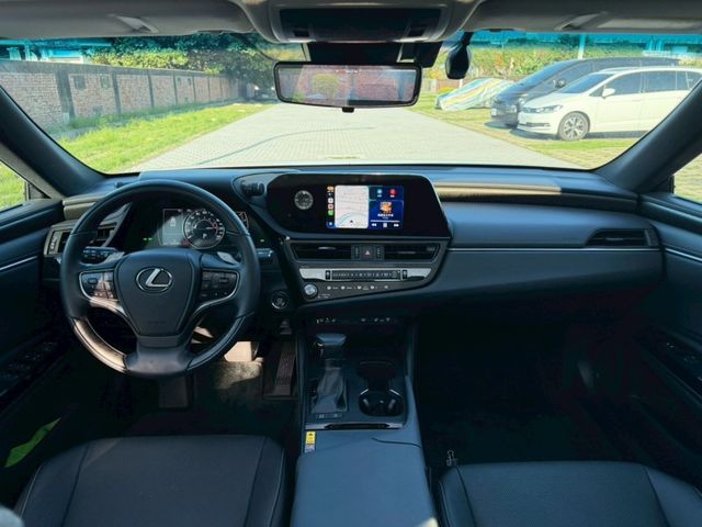 Lexus ES  第9張相片