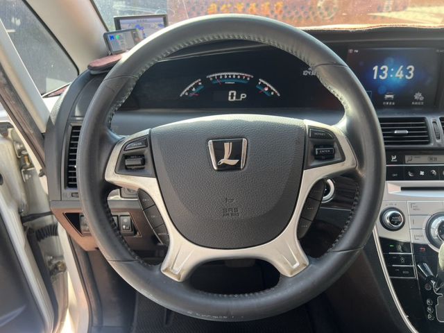 Luxgen M7  第7張相片