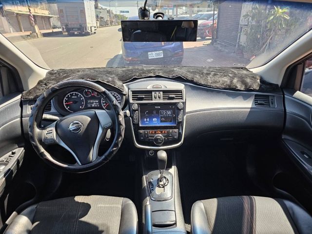 Nissan Tiida  第7張相片