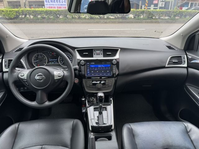 Nissan Sentra  第7張相片