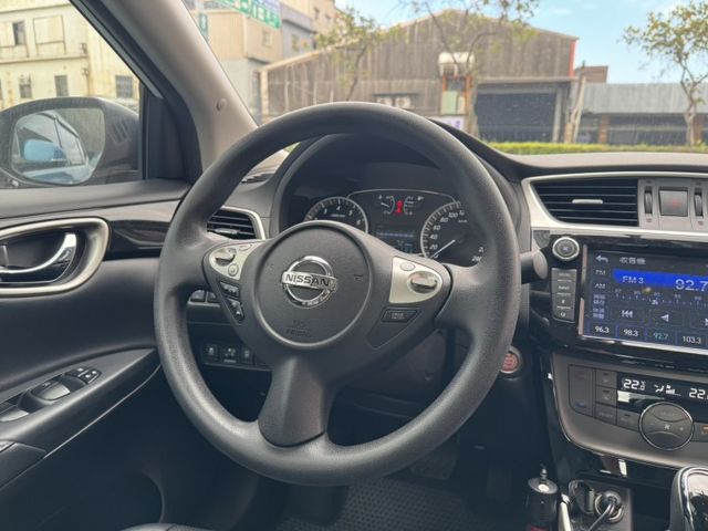 Nissan Sentra  第10張相片