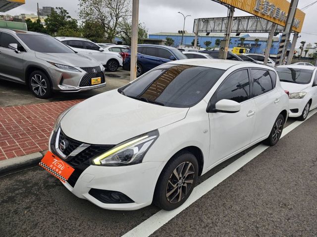 Nissan Tiida  第2張相片