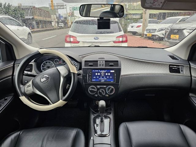 Nissan Tiida  第7張相片