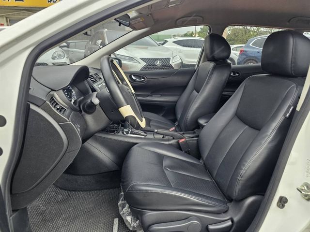 Nissan Tiida  第8張相片