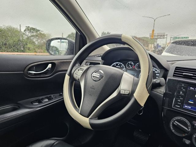 Nissan Tiida  第10張相片