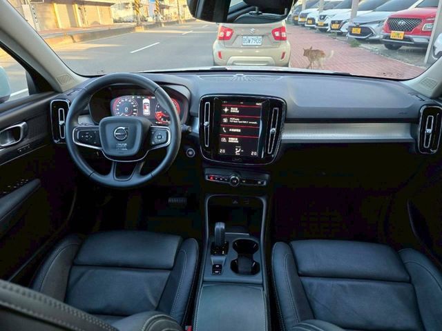 Volvo XC40  第7張相片