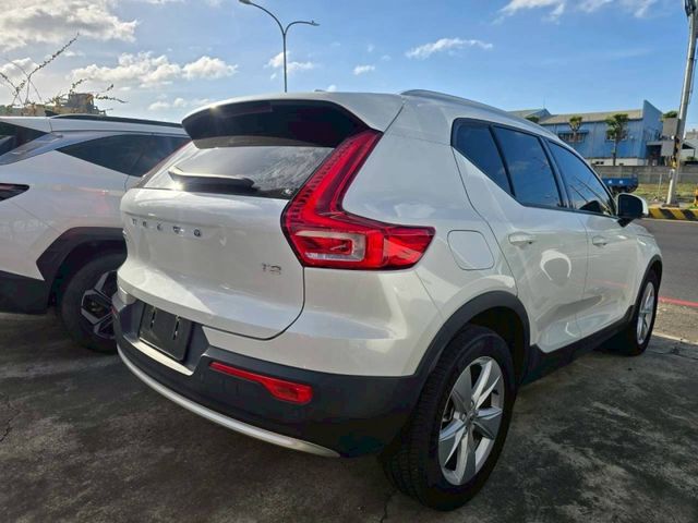 Volvo XC40  第3張相片