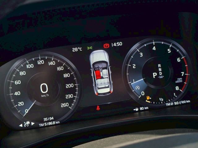 Volvo XC40  第6張相片