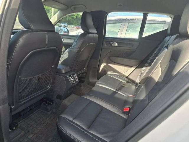 Volvo XC40  第10張相片