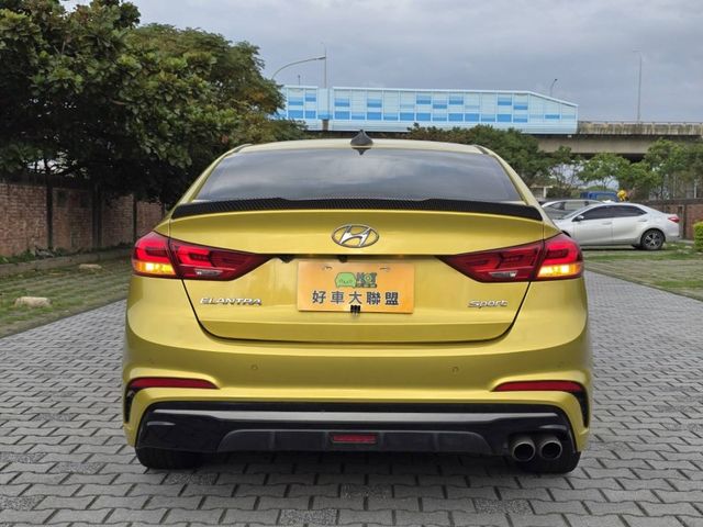 Hyundai Elantra  第5張相片