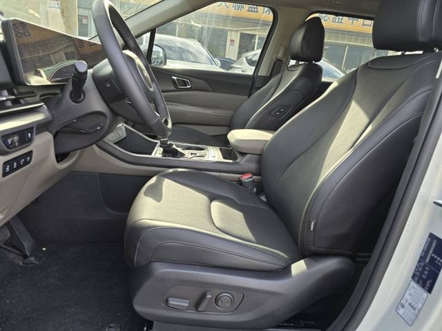 Kia Carnival  第13張相片