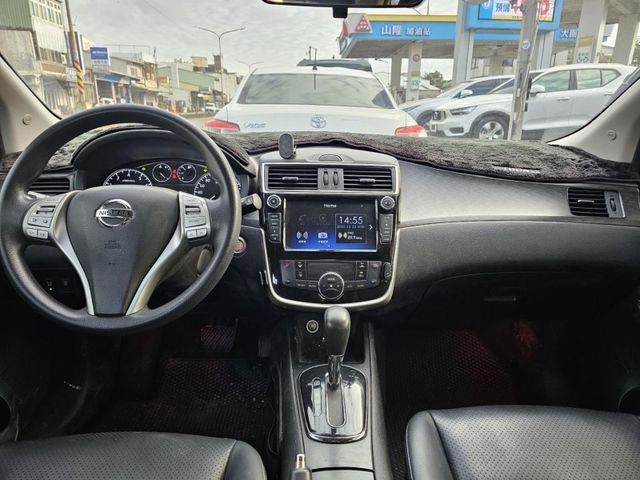 Nissan Tiida  第1張相片