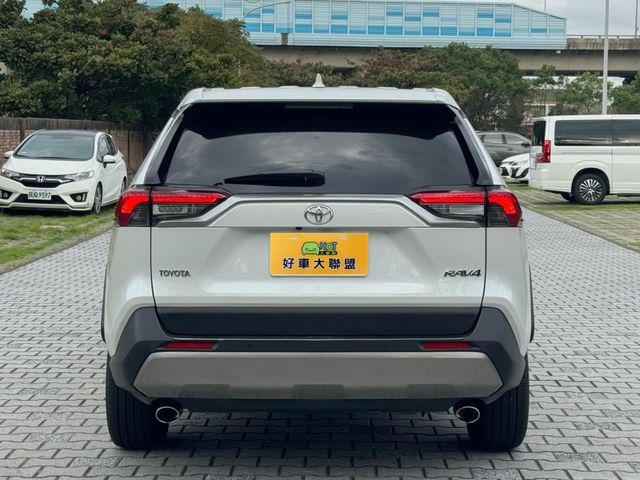 Toyota RAV4  第8張相片