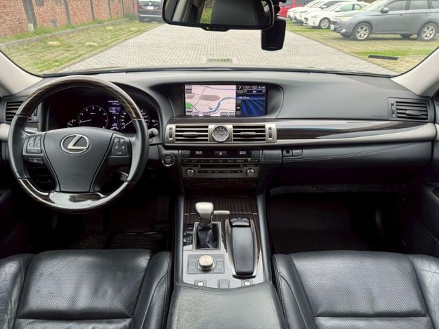 Lexus LS  第1張相片