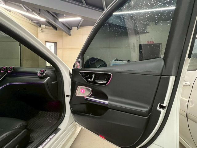 Mercedes-Benz/賓士 C300  第3張相片