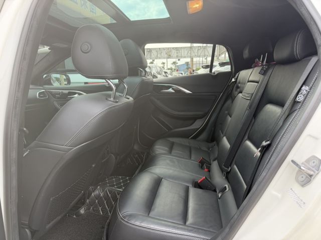 Infiniti Q30  第3張相片