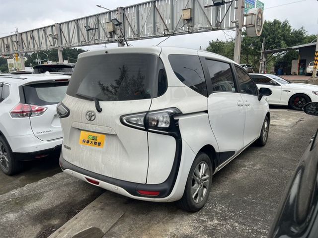 Toyota SIENTA  第7張相片