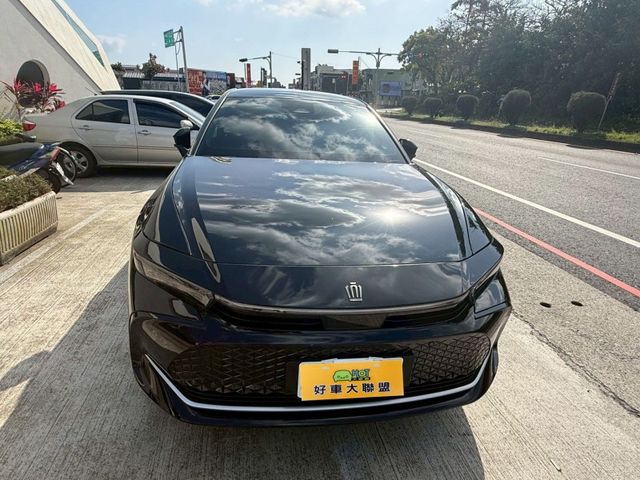 Toyota Crown  第8張相片