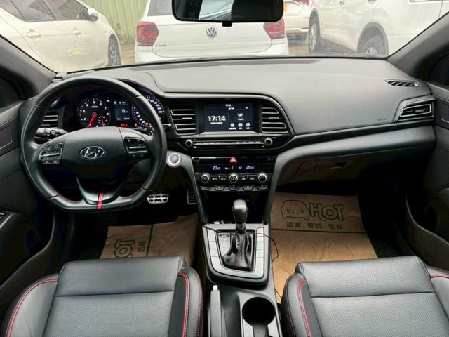 Hyundai Elantra  第1張相片