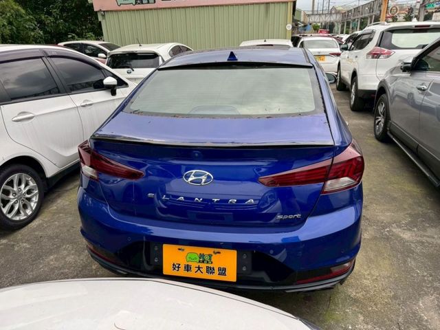 Hyundai Elantra  第8張相片