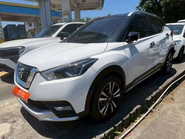 2021 日產 KICKS 1.5 黑白  第4張相片