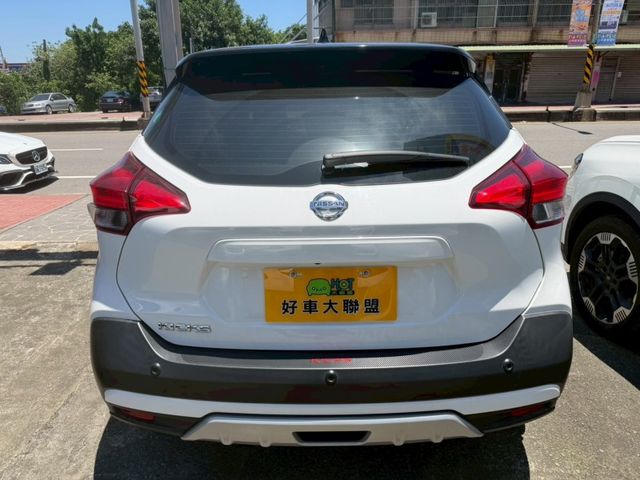 2021 日產 KICKS 1.5 黑白  第8張相片