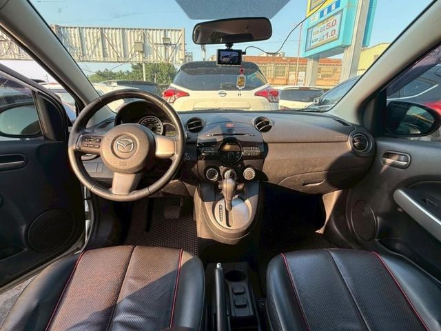 Mazda Mazda2  第2張相片