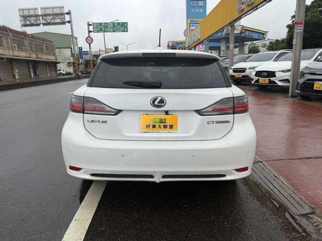 2012 LEXUS CT200H 1.8 白  第8張相片