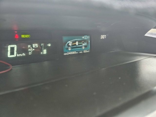 2017 TOYOTA PRIUS Alpha 1.8 油電 銀  第3張相片