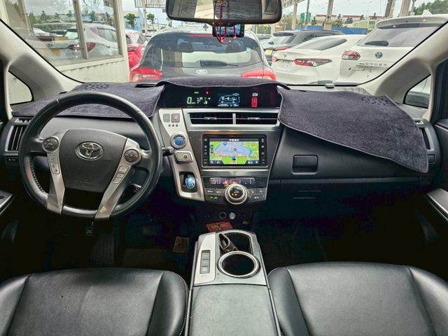 2017 TOYOTA PRIUS Alpha 1.8 油電 銀  第8張相片