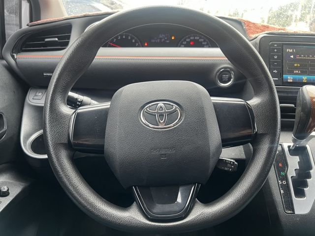 2018 TOYOTA SIENTA 1.8 銀  第10張相片