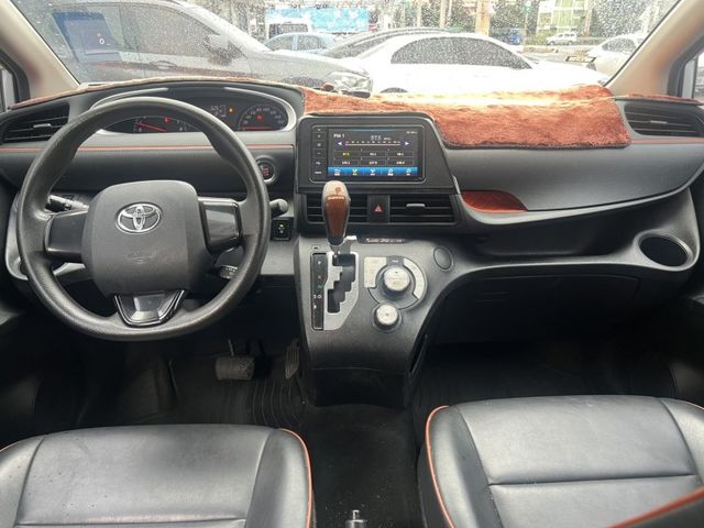 2018 TOYOTA SIENTA 1.8 銀  第11張相片