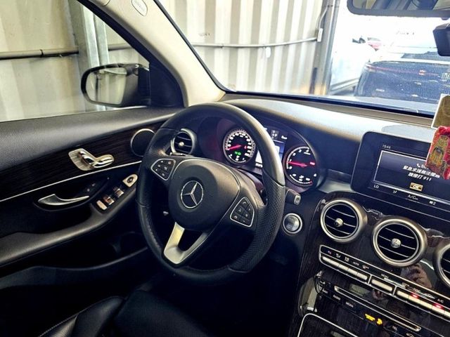 2016 BENZ GLC300 2.0 黑  第1張相片