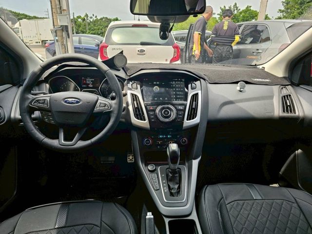 2017 FORD FOCUS 1.5 紅  第1張相片