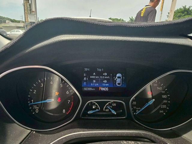 2017 FORD FOCUS 1.5 紅  第9張相片