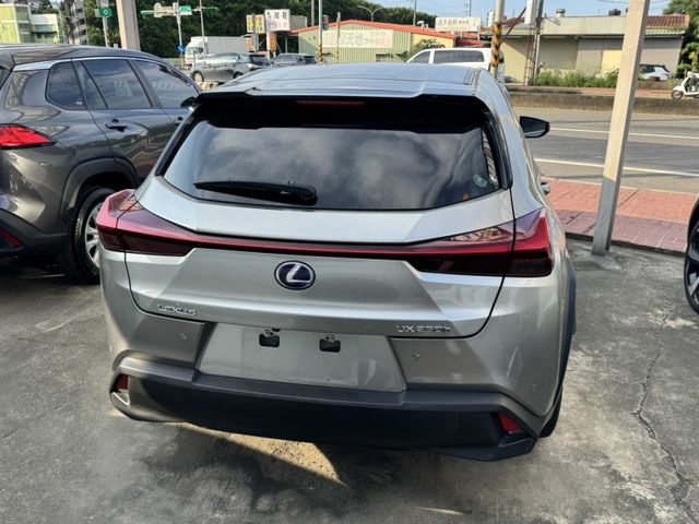 Lexus UX  第8張相片
