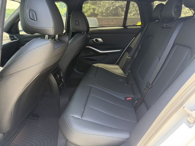 2023 BMW 320I TOURING M Sport 2.0 白  第1張相片