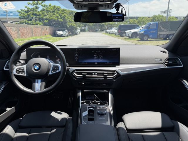 2023 BMW 320I TOURING M Sport 2.0 白  第2張相片
