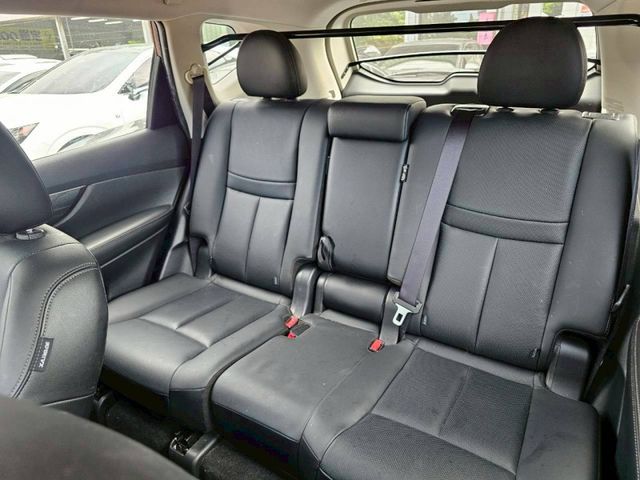 2016 日產 X-TRAIL 2.0 黑  第2張相片