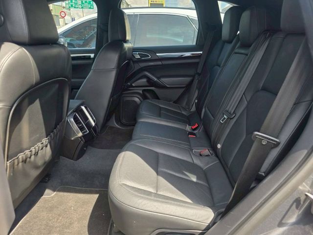 2013 PORSCHE CAYENNE 3.0 油電 灰  第2張相片