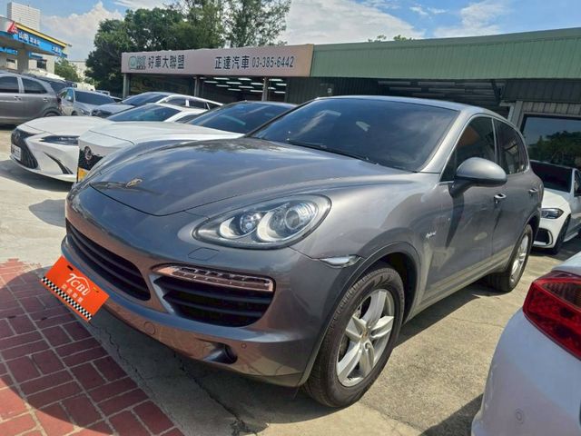 2013 PORSCHE CAYENNE 3.0 油電 灰  第4張相片