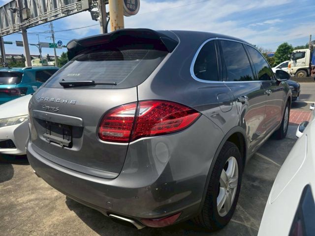 2013 PORSCHE CAYENNE 3.0 油電 灰  第6張相片