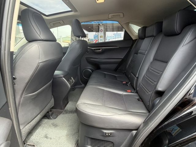 2016 LEXUS NX200T 2.0 黑  第2張相片