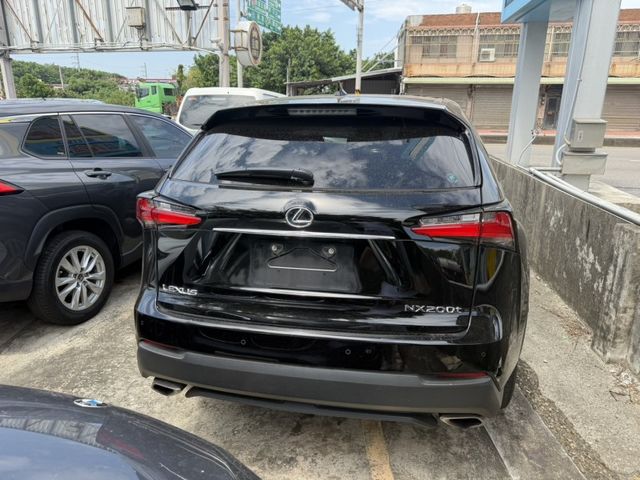 2016 LEXUS NX200T 2.0 黑  第8張相片