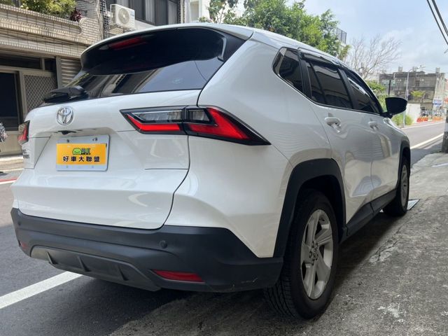 2024 TOYOTA YARIS CROSS 1.5 白  第6張相片