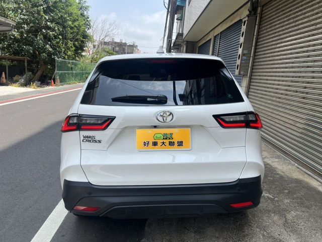 2024 TOYOTA YARIS CROSS 1.5 白  第8張相片